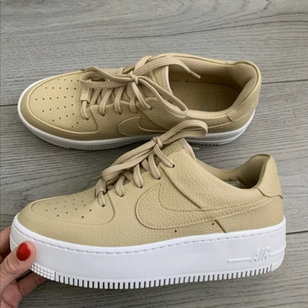 Nike Air Force - Picture 2 of 4